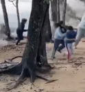 Ressaca no mar causada por frente fria assusta banhistas em Ilhabela