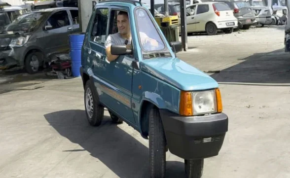 Mecânico italiano viraliza ao criar carro mais estreito do mundo