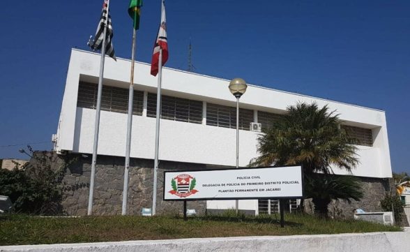 Homem tenta matar criança de 05 anos em ponto de ônibus em Jacareí