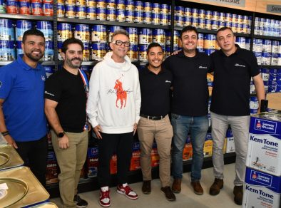 Loja de fábrica da Sherwin Williams inaugura no Urbanova com a presença do ex-jogador Neto do Corinthians