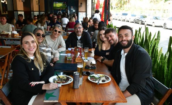 Feriado quente com Feijoada no Disk Me Disse Bar