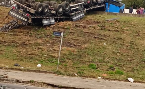 Acidente gravíssimo interrompe transito em Taubaté na tarde desta segunda-feira (28)