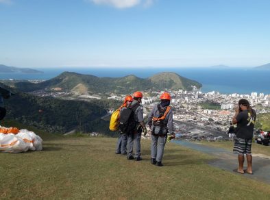 Piloto de asa-delta morre após queda no Morro Santo Antônio em Caraguatatuba