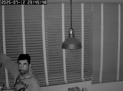 Homem invade e furta prédio comercial em São José 