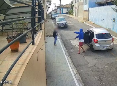 Dupla finge ser motorista de aplicativo para assaltar idosa em Taubaté