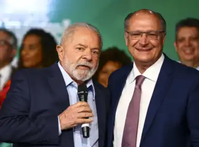 Governo Lula tenta barrar “tarifaço” de Trump sobre Embraer e alimentos brasileiros