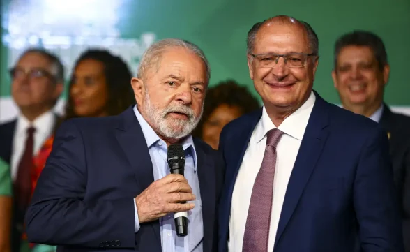 Governo Lula tenta barrar “tarifaço” de Trump sobre Embraer e alimentos brasileiros