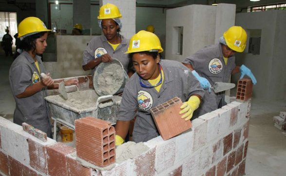 Mulheres na construção civil: São José lança programa gratuito de capacitação