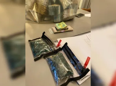 Operação contra dono da Ultrafarma apreende mais R$ 1 milhão em dinheiro vivo e esmeraldas