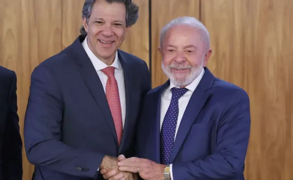 Governo lança plano de R$ 30 bilhões para empresas atingidas pelo “tarifaço” dos EUA