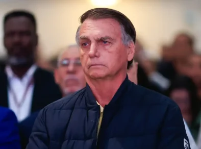 Segundo Datafolha, 51% dos brasileiros apoiam prisão domiciliar de Bolsonaro decretada por Moraes