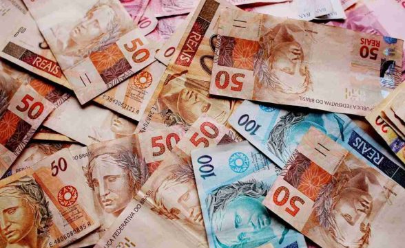 Brasileiros têm mais de R$ 10,5 bilhões “esquecidos” em bancos; veja como consultar