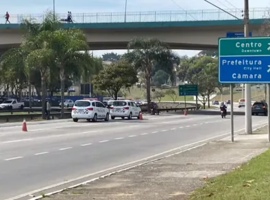 Motociclista morre após cair em avenida próximo à Prefeitura de São José