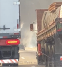 Vídeo | Caminhão em chamas interdita rodovia Presidente Dutra em Jacareí…