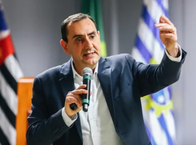 Prefeito de SJC é contra prisão de Bolsonaro: “autoritária” e “sem respaldo constitucional”