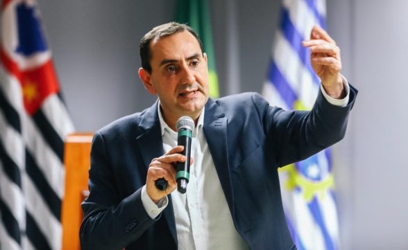 Prefeito de SJC é contra prisão de Bolsonaro: “autoritária” e “sem respaldo constitucional”