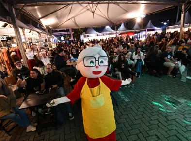 Sanja Jazz encanta joseenses no Jardim Aquárius