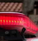 Jovem é preso após agredir o pai, desacatar policiais e portar…