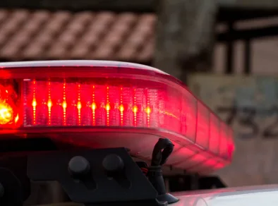 Jovem é preso após agredir o pai, desacatar policiais e portar drogas em São José dos Campos