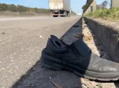 Homem morre após ser atropelado por caminhão na Dutra, em Caçapava
