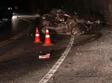 Mulher morre e quatro pessoas ficam feridas em acidente na Floriano Rodrigues Pinheiro em Pindamonhangaba