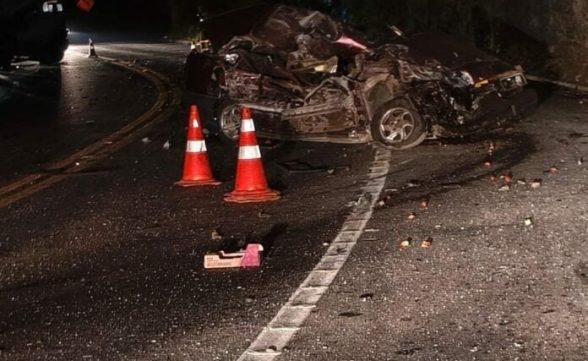 Mulher morre e quatro pessoas ficam feridas em acidente na Floriano Rodrigues Pinheiro em Pindamonhangaba