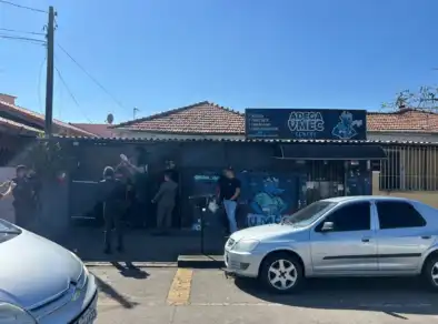 Polícia Civil fecha adegas e apreende bebidas falsificadas em SJC