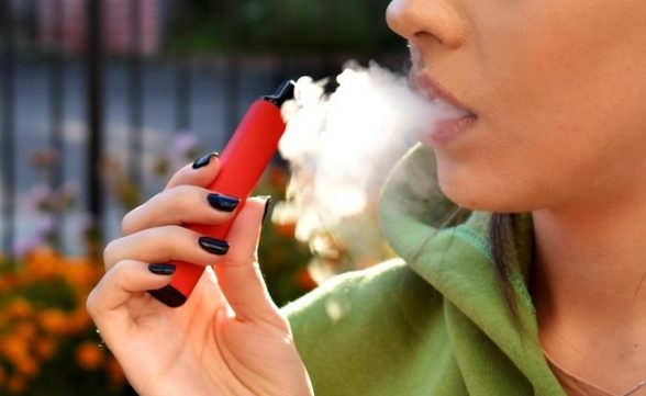 Plataformas digitais têm 48 horas para remover anúncios de vapes, alerta governo federal