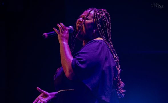 Cantora de Jacareí é campeã brasileira de karaokê e representará o Brasil no Mundial na Tailândia