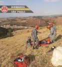 Piloto de paraglider é resgatado com lesão no tornozelo após queda…