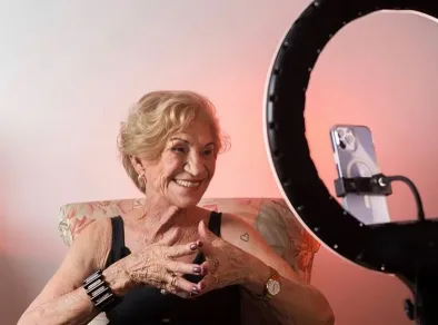 Influenciadora Cora, de 82 anos, está internada em estado delicado após crises de saúde