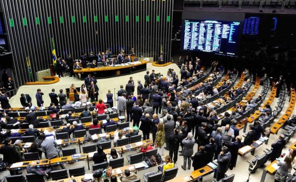 Câmara realiza sessão para discutir segurança de crianças na internet