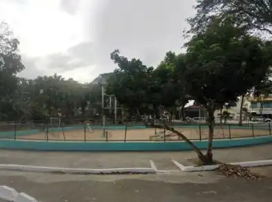 Homem é preso após ameaçar pessoas com facão e pitbull em praça na Zona Sul de SJC