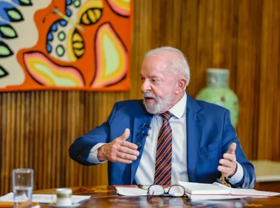Governo Lula vai comprar alimentos impactados pelo tarifaço para escolas, hospitais e exército
