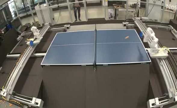 Google coloca dois robôs para disputar partida infinita de tênis de mesa