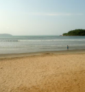 Turista morre após se afogar no mar e tentar salvar o…