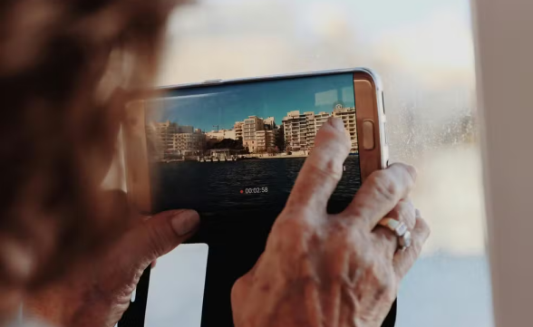 Assistir vídeos acelerados pode comprometer aprendizagem, aponta pesquisa americana