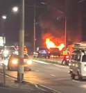 Carro pega fogo na Av Pedro Friggi em São José