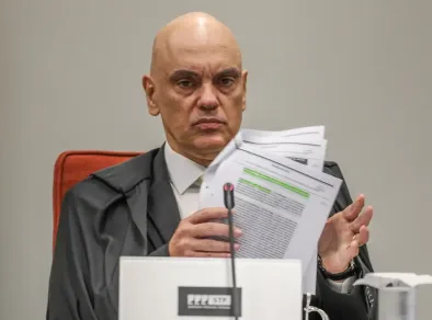 Moraes reforça defesa da soberania do Brasil em recado a Trump durante julgamento de Bolsonaro