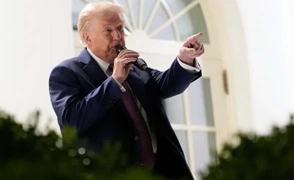 Suprema Corte dos EUA permite que governo Trump detenha imigrantes por sotaque ou raça
