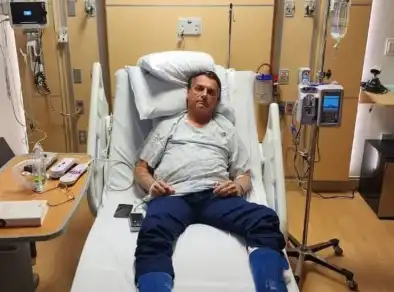 Bolsonaro tem alteração na função renal e segue internado em Brasília