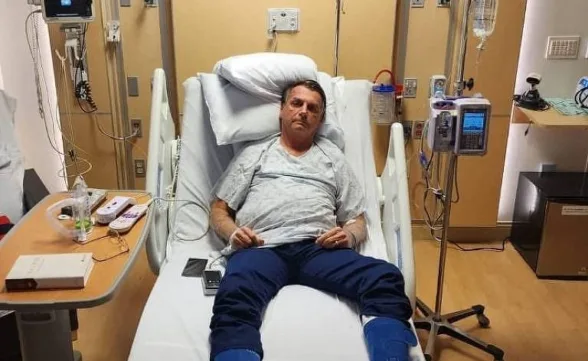 Bolsonaro tem alteração na função renal e segue internado em Brasília