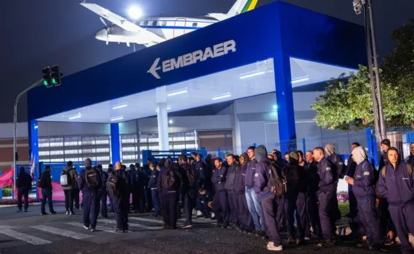 Trabalhadores da Embraer entram em greve por reajuste salarial em São José