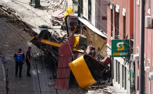 Brasileiro está entre feridos em grave acidente de bondinho em Lisboa que deixou 16 mortos