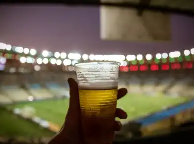 Bebidas alcoólicas podem ser liberadas em estádios paulistas após quase 30 anos de proibição