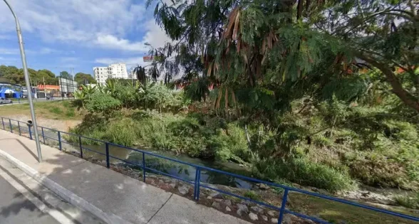 Corpo de homem é encontrado em um córrego com sinais de facadas em Taubaté