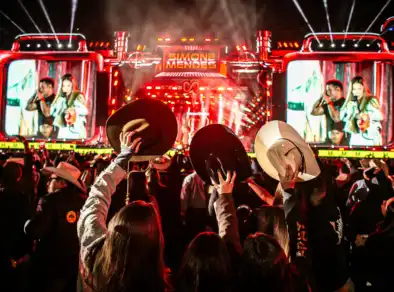 Vale Rodeio Show atrai 80 mil pessoas, grandes artistas e celebra a tradição do rodeio