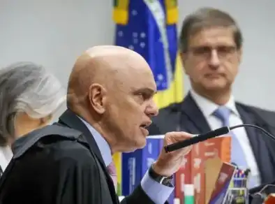 Moraes vota pela condenação de Bolsonaro por tentativa de golpe