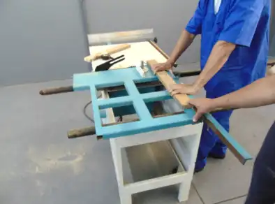 Presídio de Caraguá produz móveis para moradias da CDHU