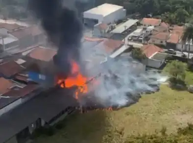 Incêndio atinge escritórios de condomínio em Jacareí
